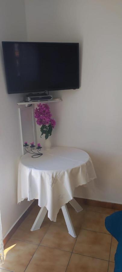 Villa Kadinela, 200M From Kamenjak, Huge Quiet Garden With Barbecue, 2 New Kitchens Premantura Exterior photo