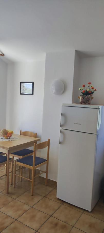 Villa Kadinela, 200M From Kamenjak, Huge Quiet Garden With Barbecue, 2 New Kitchens Premantura Exterior photo