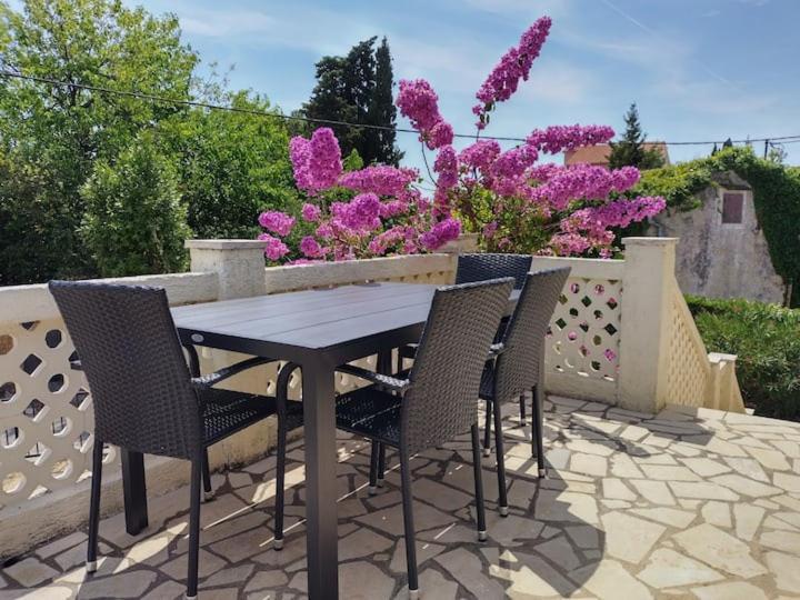 Villa Kadinela, 200M From Kamenjak, Huge Quiet Garden With Barbecue, 2 New Kitchens Premantura Exterior photo