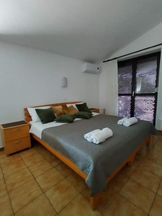 Villa Kadinela, 200M From Kamenjak, Huge Quiet Garden With Barbecue, 2 New Kitchens Premantura Exterior photo