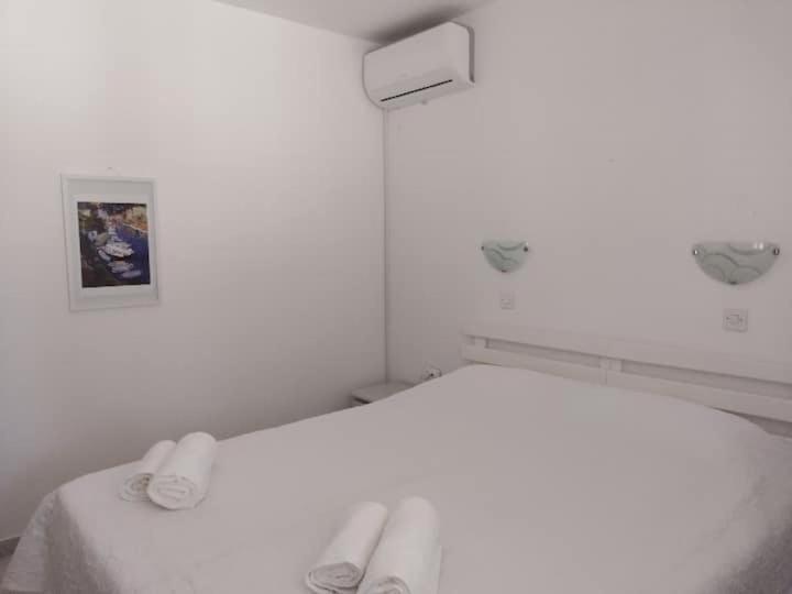 Villa Kadinela, 200M From Kamenjak, Huge Quiet Garden With Barbecue, 2 New Kitchens Premantura Exterior photo