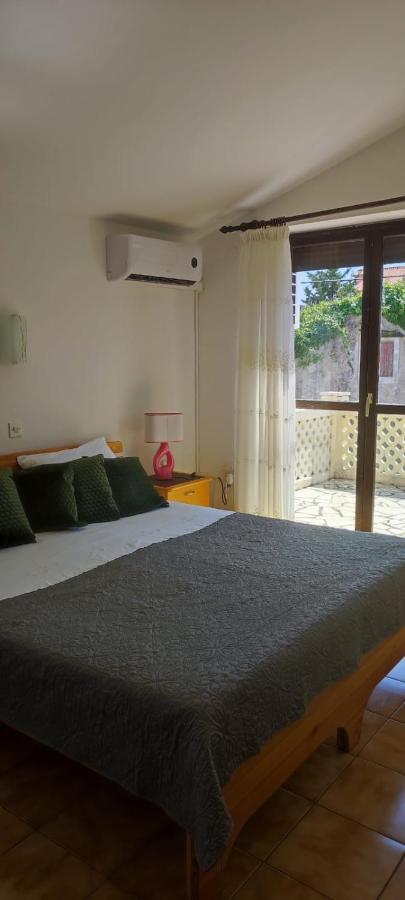 Villa Kadinela, 200M From Kamenjak, Huge Quiet Garden With Barbecue, 2 New Kitchens Premantura Exterior photo